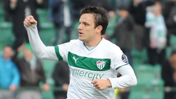  圣保利老将经验助力球队全身而退